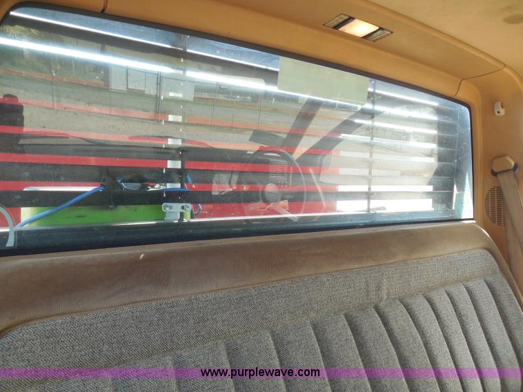 image for item I3311 1988 Chevrolet Silverado 1500 flatbed pickup truck