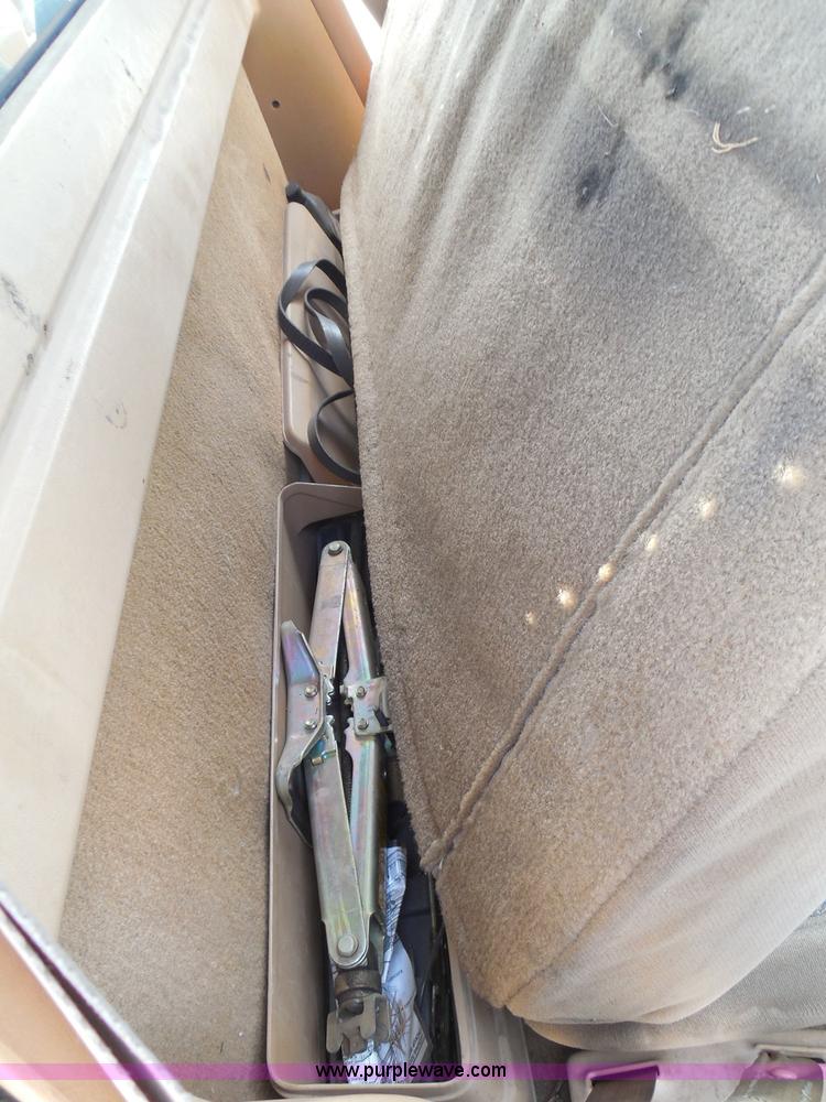 image for item I3311 1988 Chevrolet Silverado 1500 flatbed pickup truck