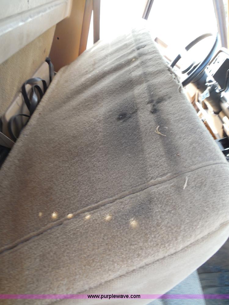 image for item I3311 1988 Chevrolet Silverado 1500 flatbed pickup truck