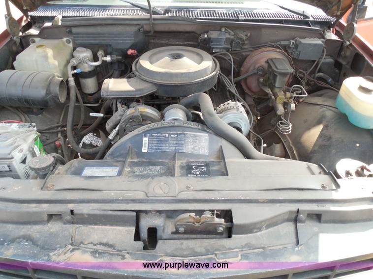 image for item I3311 1988 Chevrolet Silverado 1500 flatbed pickup truck