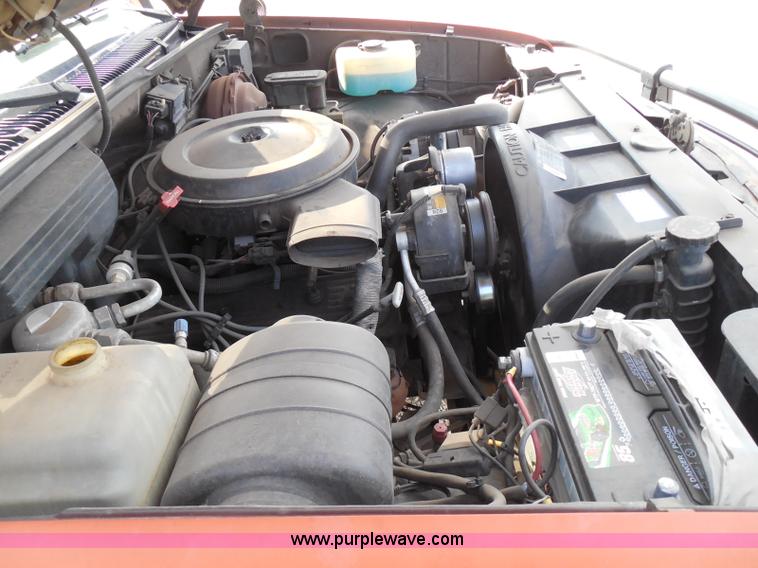 image for item I3311 1988 Chevrolet Silverado 1500 flatbed pickup truck