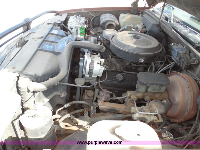 image for item I3311 1988 Chevrolet Silverado 1500 flatbed pickup truck