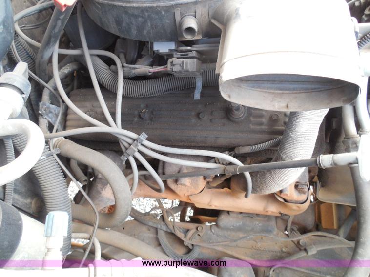 image for item I3311 1988 Chevrolet Silverado 1500 flatbed pickup truck