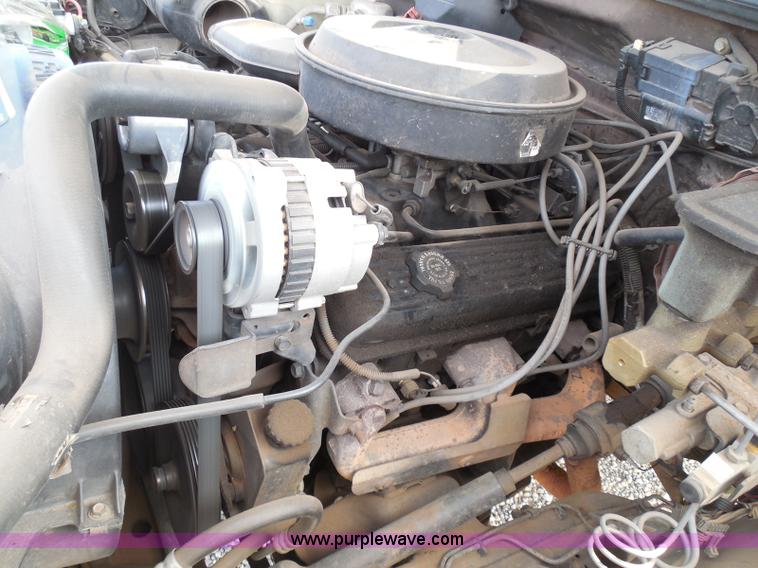 image for item I3311 1988 Chevrolet Silverado 1500 flatbed pickup truck