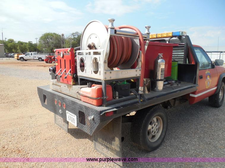 image for item I3311 1988 Chevrolet Silverado 1500 flatbed pickup truck