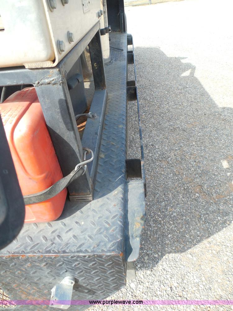 image for item I3311 1988 Chevrolet Silverado 1500 flatbed pickup truck