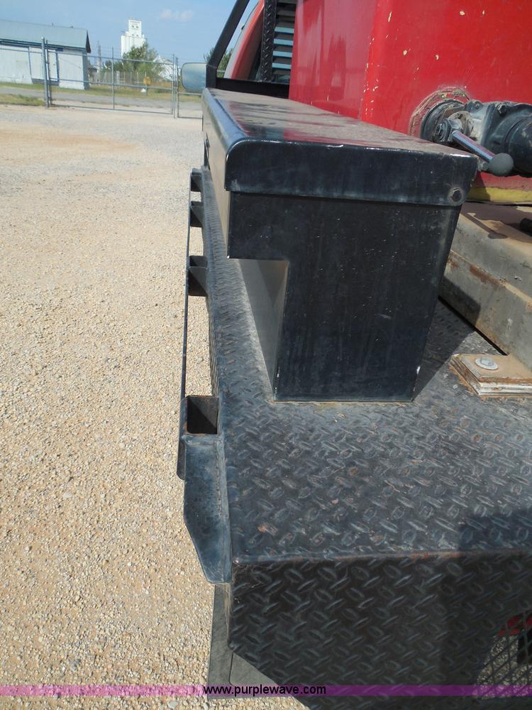 image for item I3311 1988 Chevrolet Silverado 1500 flatbed pickup truck