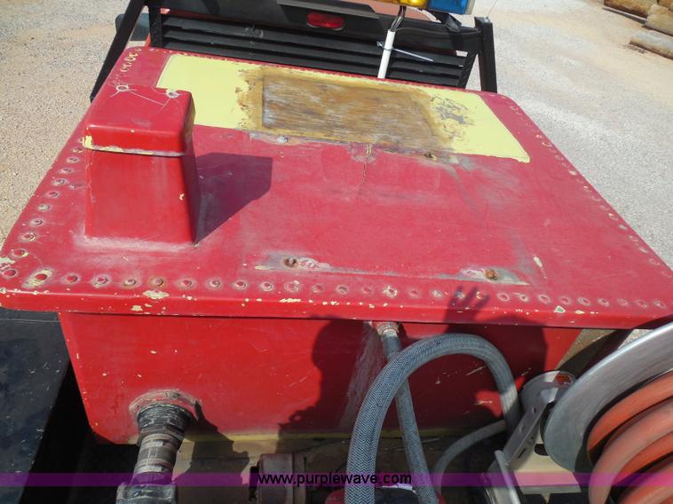 image for item I3311 1988 Chevrolet Silverado 1500 flatbed pickup truck