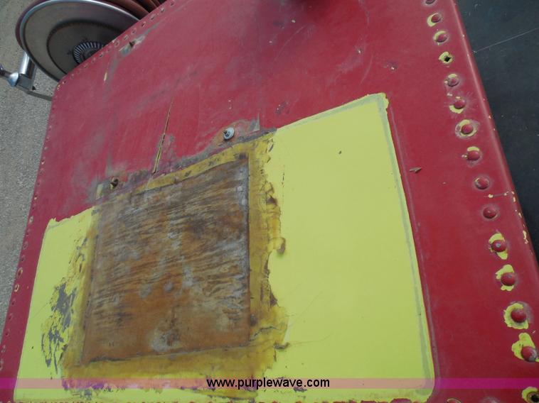 image for item I3311 1988 Chevrolet Silverado 1500 flatbed pickup truck