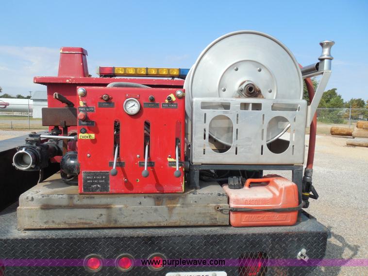 image for item I3311 1988 Chevrolet Silverado 1500 flatbed pickup truck