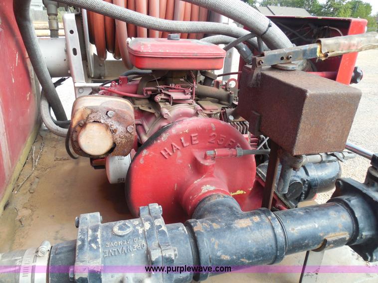 image for item I3311 1988 Chevrolet Silverado 1500 flatbed pickup truck