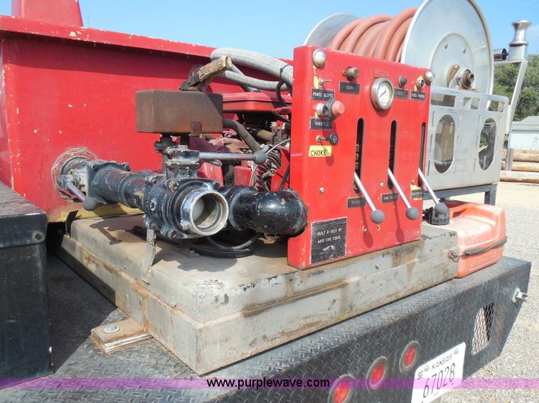 image for item I3311 1988 Chevrolet Silverado 1500 flatbed pickup truck