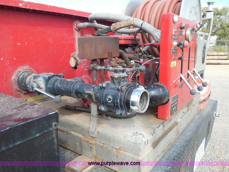 image for item I3311 1988 Chevrolet Silverado 1500 flatbed pickup truck