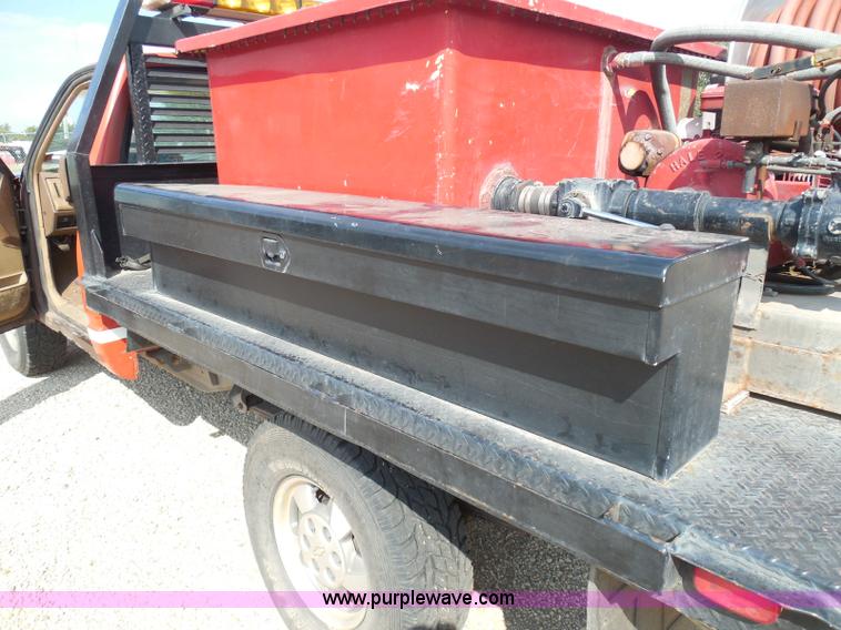 image for item I3311 1988 Chevrolet Silverado 1500 flatbed pickup truck