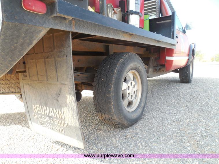 image for item I3311 1988 Chevrolet Silverado 1500 flatbed pickup truck