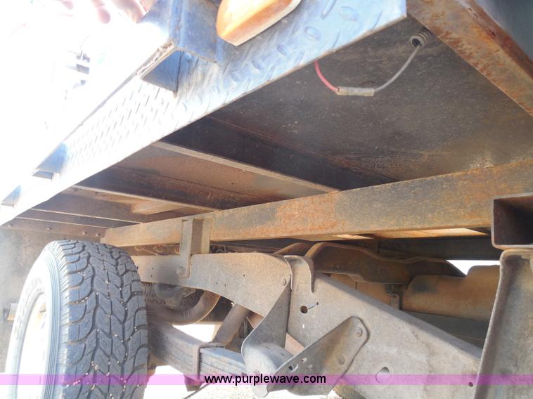 image for item I3311 1988 Chevrolet Silverado 1500 flatbed pickup truck