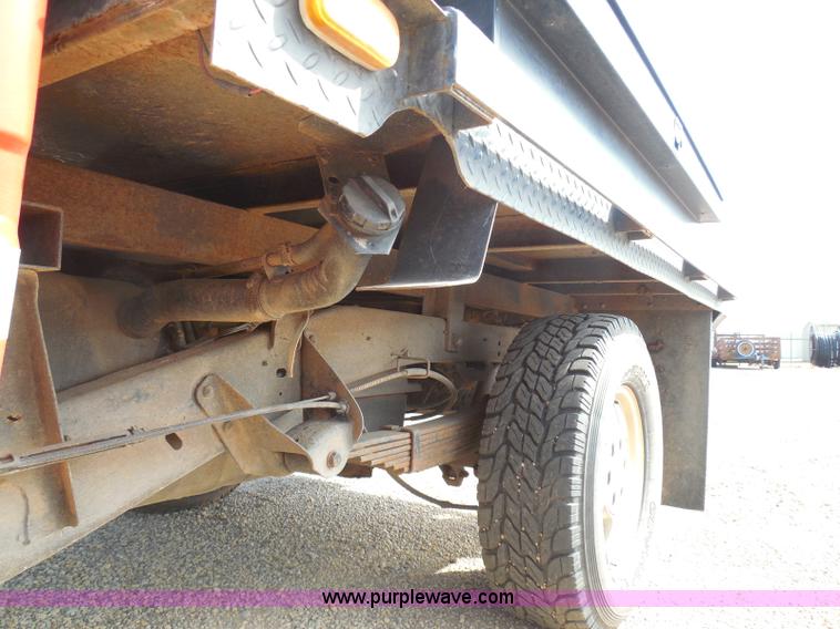 image for item I3311 1988 Chevrolet Silverado 1500 flatbed pickup truck