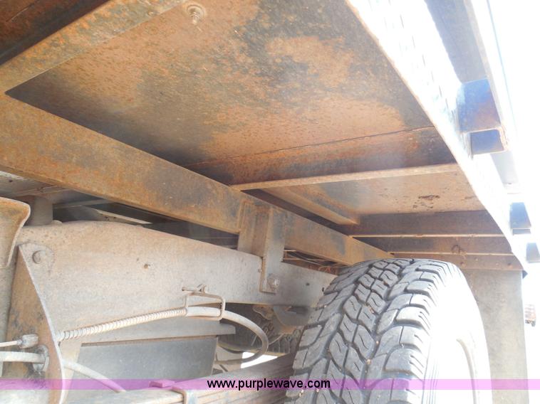 image for item I3311 1988 Chevrolet Silverado 1500 flatbed pickup truck