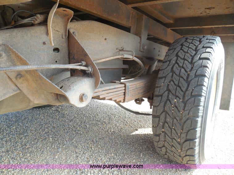 image for item I3311 1988 Chevrolet Silverado 1500 flatbed pickup truck