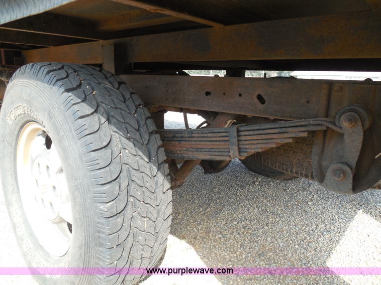 image for item I3311 1988 Chevrolet Silverado 1500 flatbed pickup truck