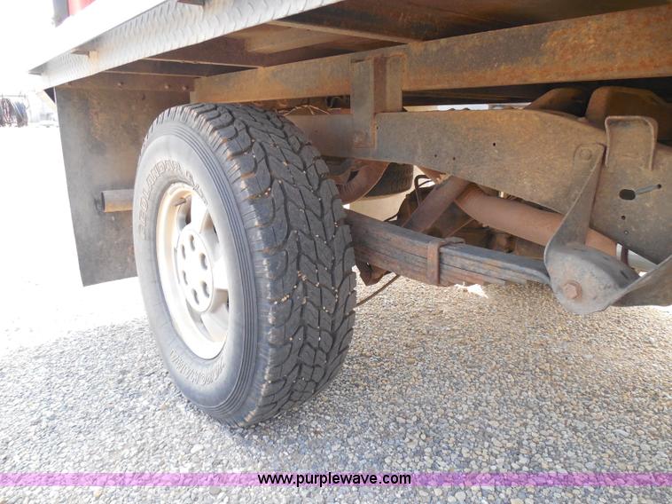 image for item I3311 1988 Chevrolet Silverado 1500 flatbed pickup truck