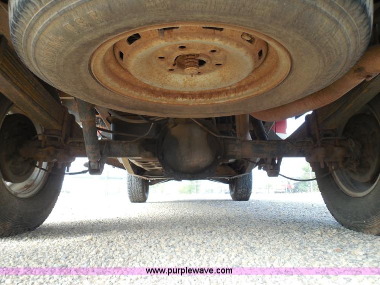 image for item I3311 1988 Chevrolet Silverado 1500 flatbed pickup truck