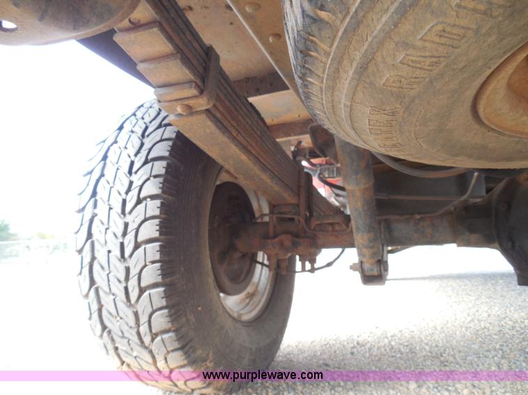 image for item I3311 1988 Chevrolet Silverado 1500 flatbed pickup truck