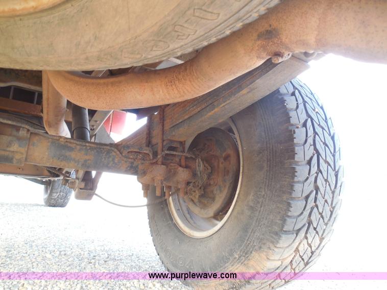 image for item I3311 1988 Chevrolet Silverado 1500 flatbed pickup truck