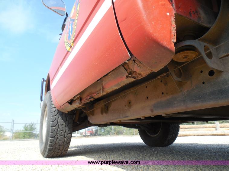 image for item I3311 1988 Chevrolet Silverado 1500 flatbed pickup truck