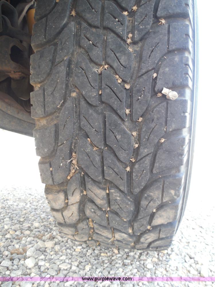 image for item I3311 1988 Chevrolet Silverado 1500 flatbed pickup truck