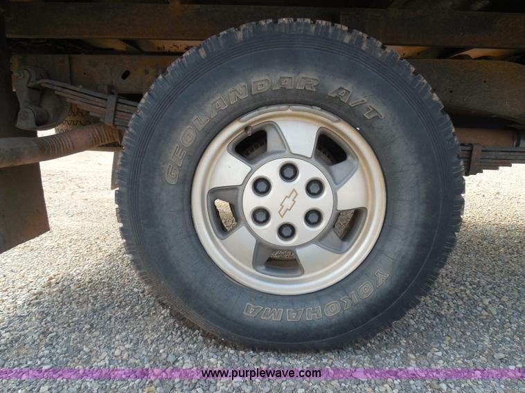 image for item I3311 1988 Chevrolet Silverado 1500 flatbed pickup truck