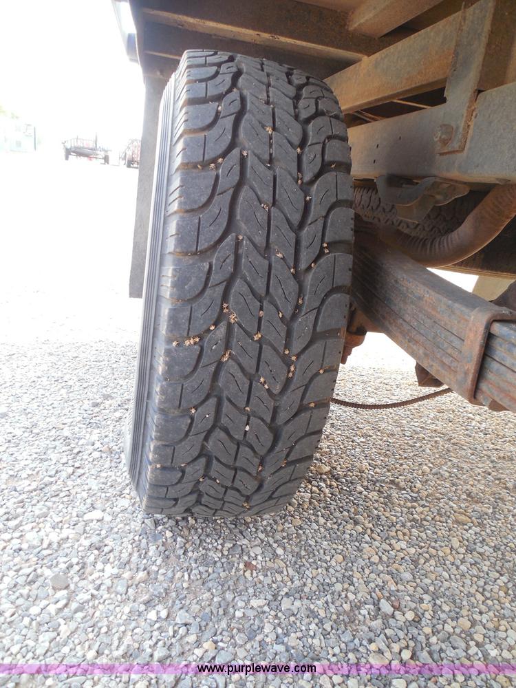 image for item I3311 1988 Chevrolet Silverado 1500 flatbed pickup truck