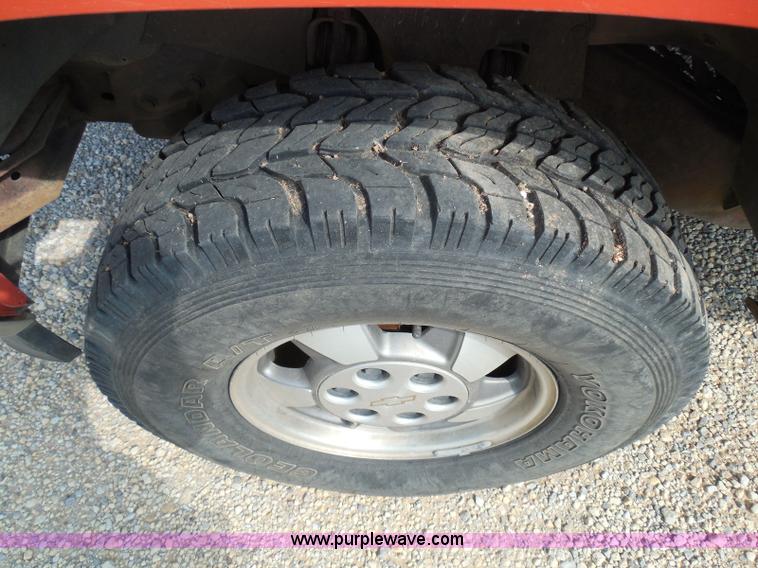 image for item I3311 1988 Chevrolet Silverado 1500 flatbed pickup truck