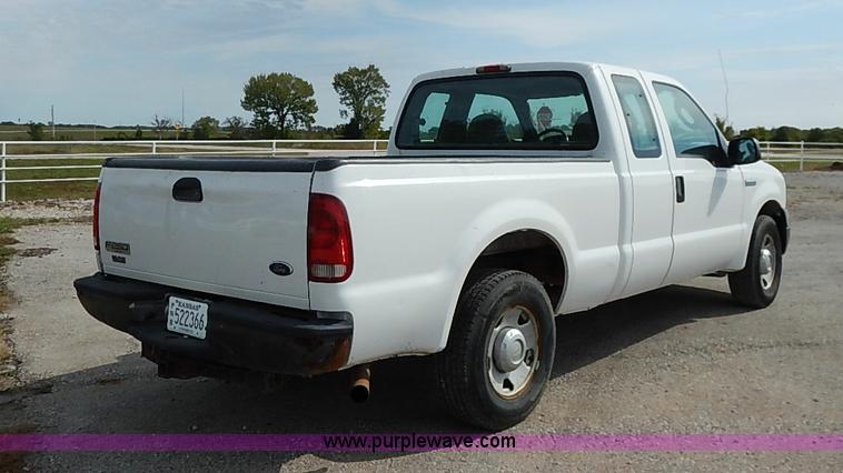 image for item I5374 2005 Ford F250 Super Duty XL pickup truck