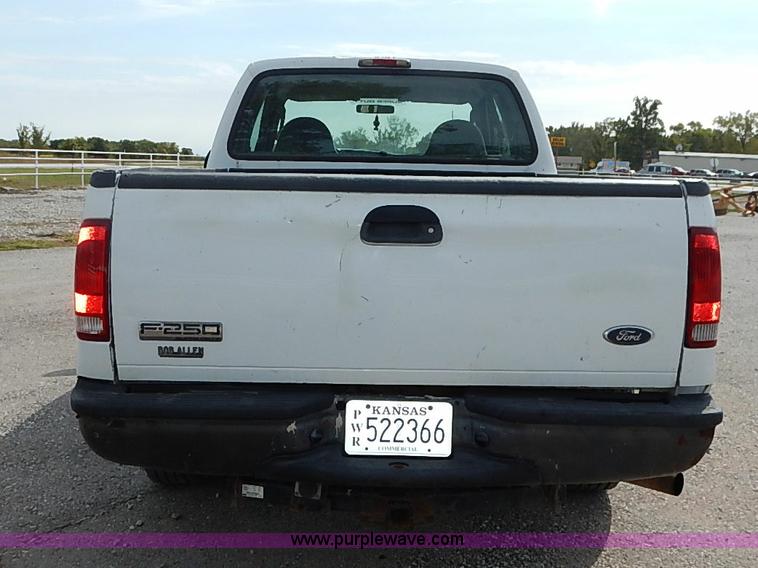 image for item I5374 2005 Ford F250 Super Duty XL pickup truck