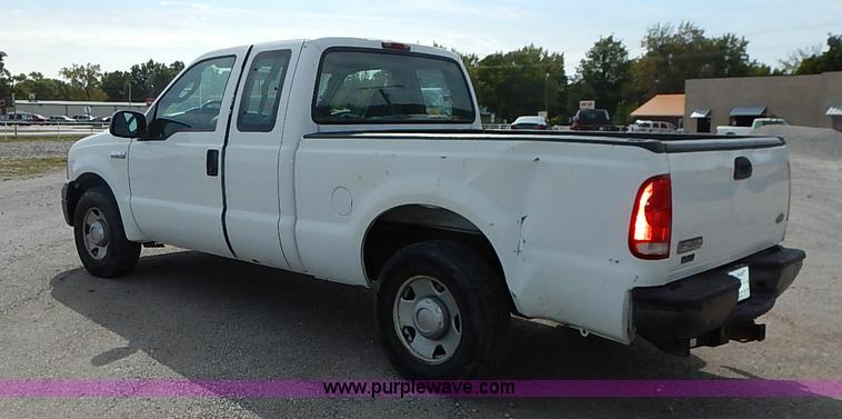 image for item I5374 2005 Ford F250 Super Duty XL pickup truck