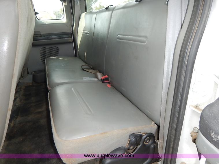 image for item I5374 2005 Ford F250 Super Duty XL pickup truck