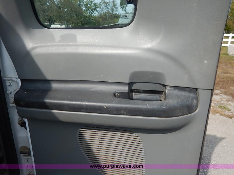 image for item I5374 2005 Ford F250 Super Duty XL pickup truck