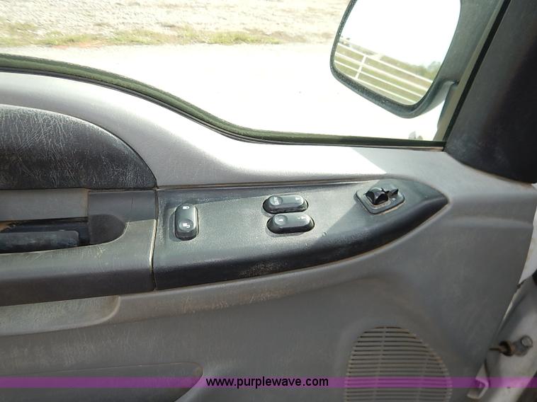 image for item I5374 2005 Ford F250 Super Duty XL pickup truck