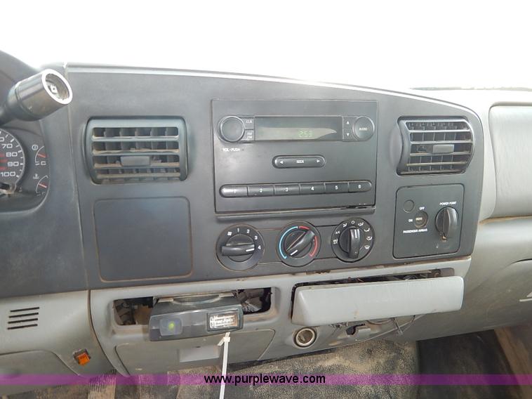 image for item I5374 2005 Ford F250 Super Duty XL pickup truck