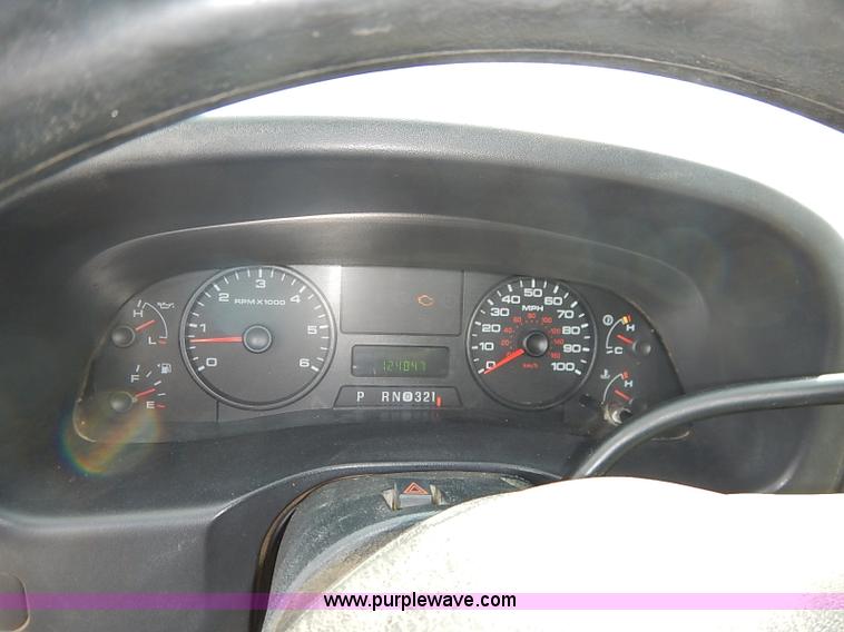 image for item I5374 2005 Ford F250 Super Duty XL pickup truck