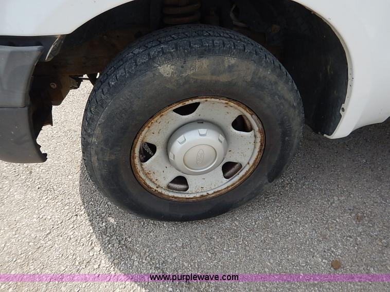 image for item I5374 2005 Ford F250 Super Duty XL pickup truck