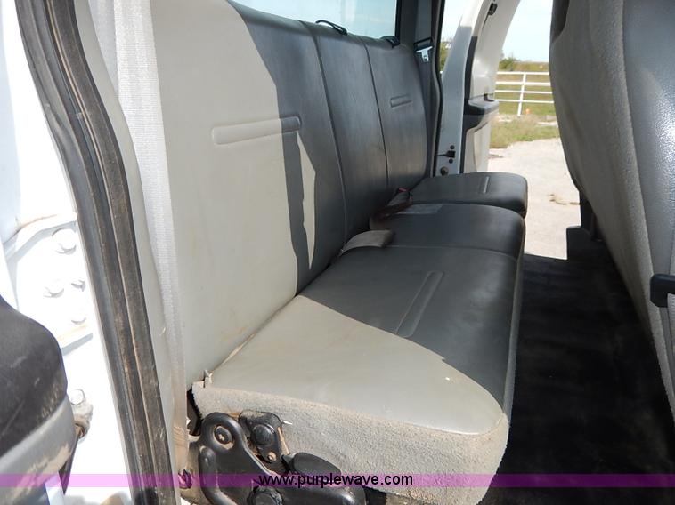 image for item I5374 2005 Ford F250 Super Duty XL pickup truck