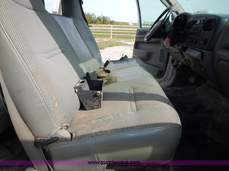 image for item I5374 2005 Ford F250 Super Duty XL pickup truck