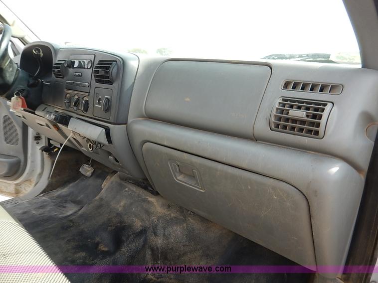 image for item I5374 2005 Ford F250 Super Duty XL pickup truck