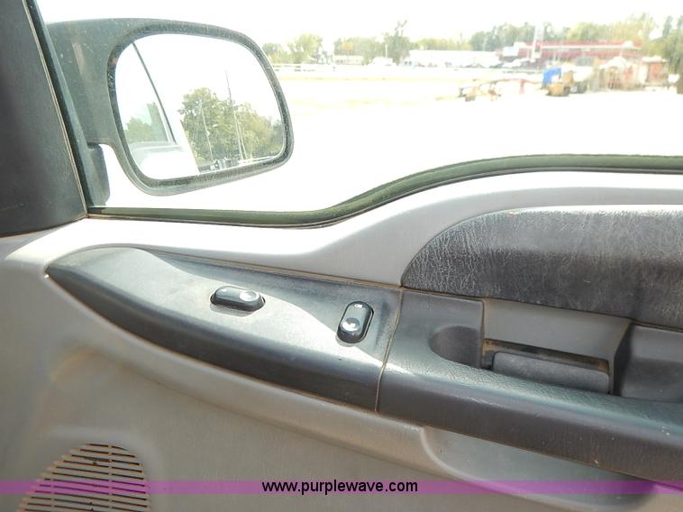 image for item I5374 2005 Ford F250 Super Duty XL pickup truck