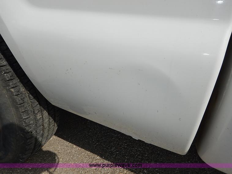 image for item I5374 2005 Ford F250 Super Duty XL pickup truck