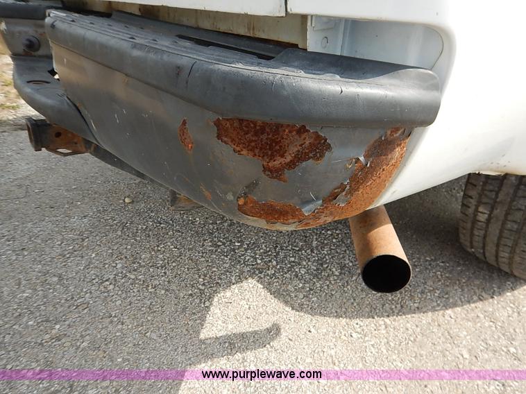 image for item I5374 2005 Ford F250 Super Duty XL pickup truck