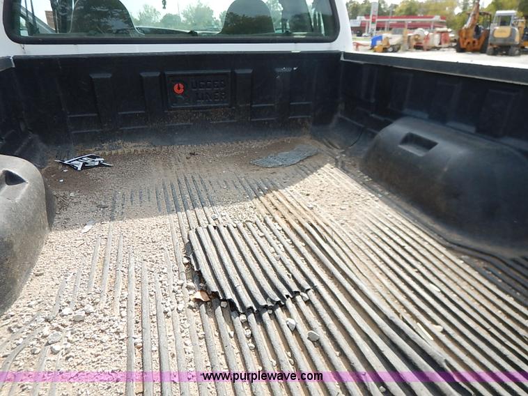 image for item I5374 2005 Ford F250 Super Duty XL pickup truck