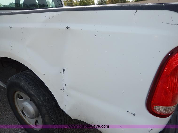 image for item I5374 2005 Ford F250 Super Duty XL pickup truck
